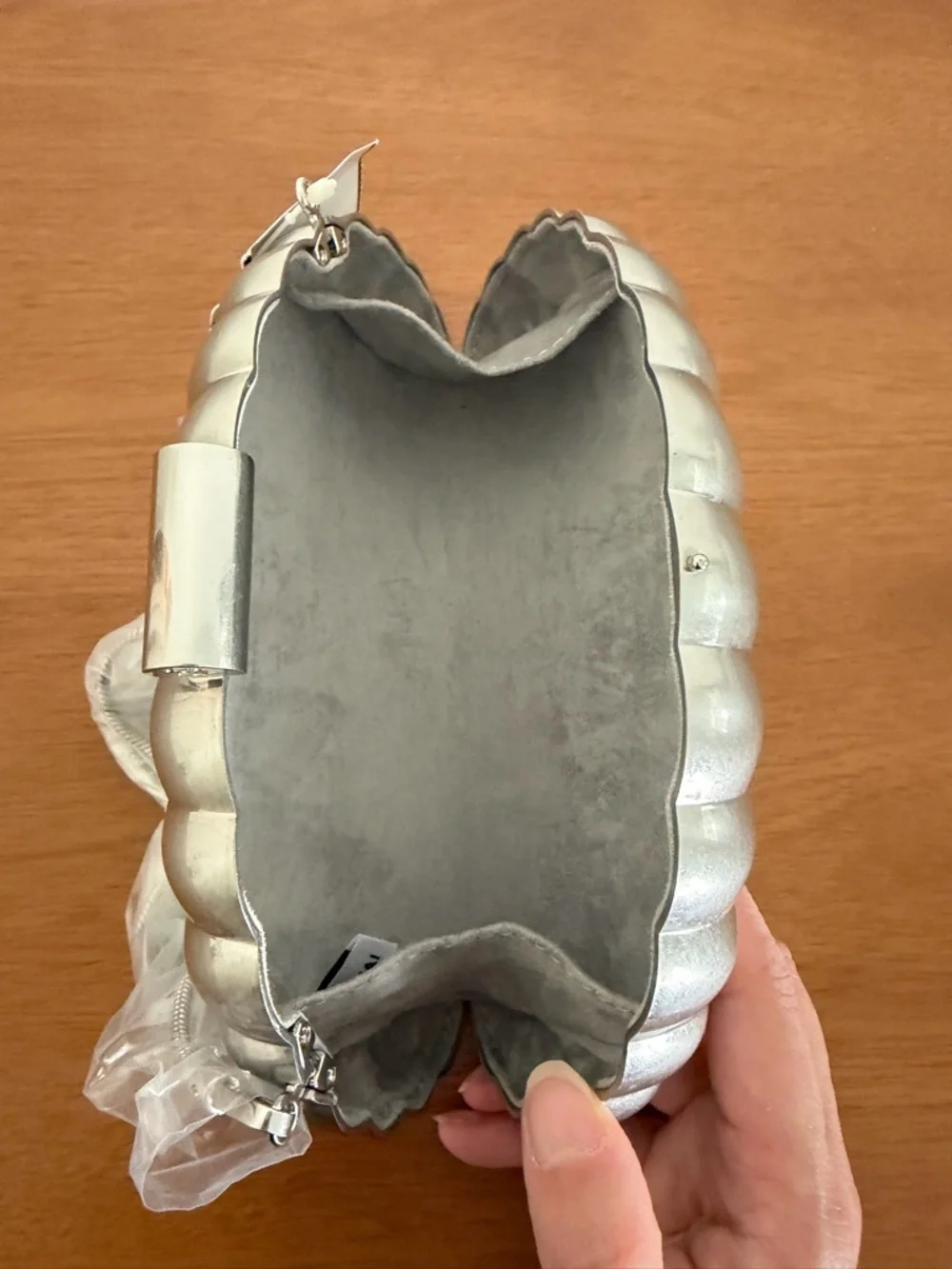 Silver Shell Clutch - Picture 4 of 7